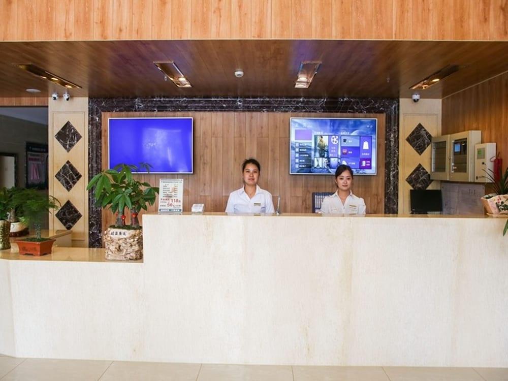 Greentree Inn Jiangsu Zhenjiang Dingmao Industrial Park Wode Square Express Hotel מראה חיצוני תמונה